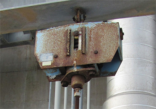 Close-up of Closure Flange Support Hinges for Supporting Blind Flanges Close-up of Closure Flange Support Hinges for Supporting Blind Flanges